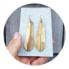 Load image into Gallery viewer, Scalloped Patina Earrings Brass
