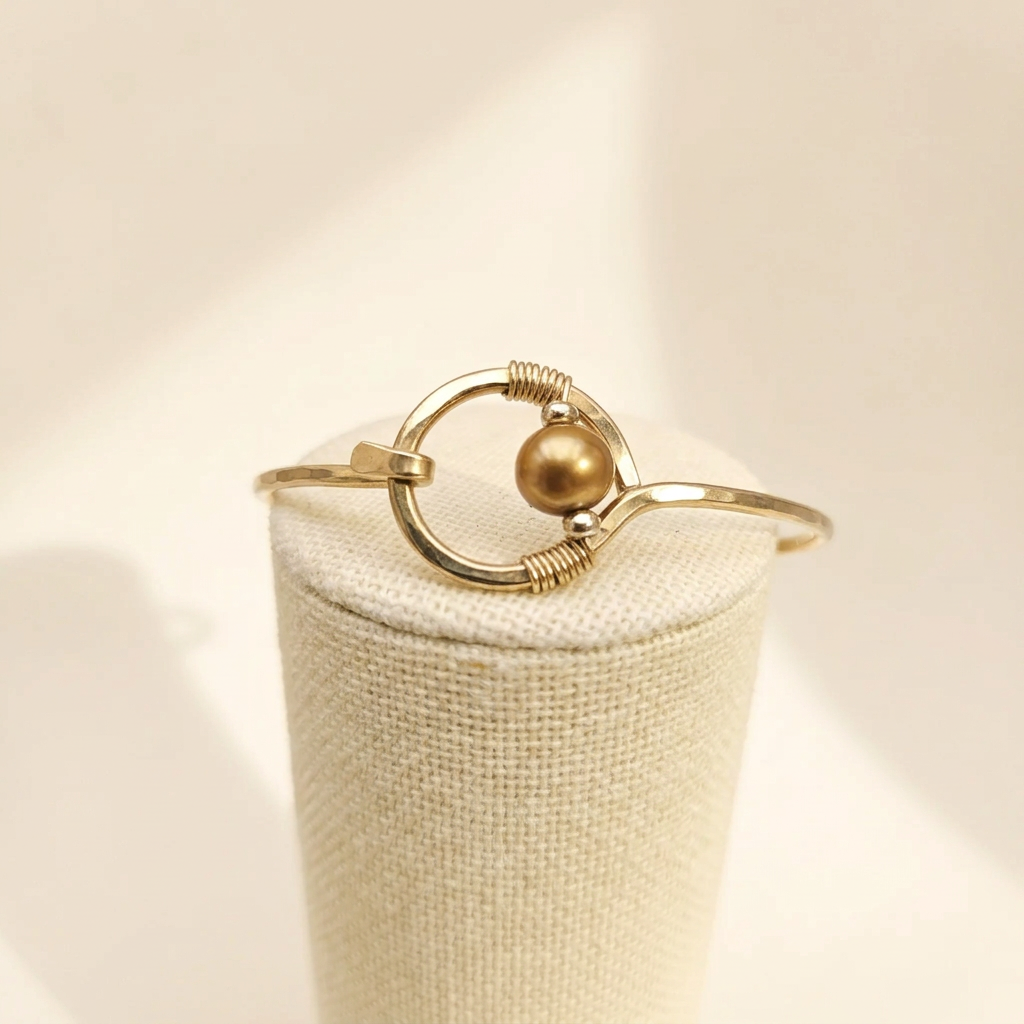 Golden-pearl bracelet