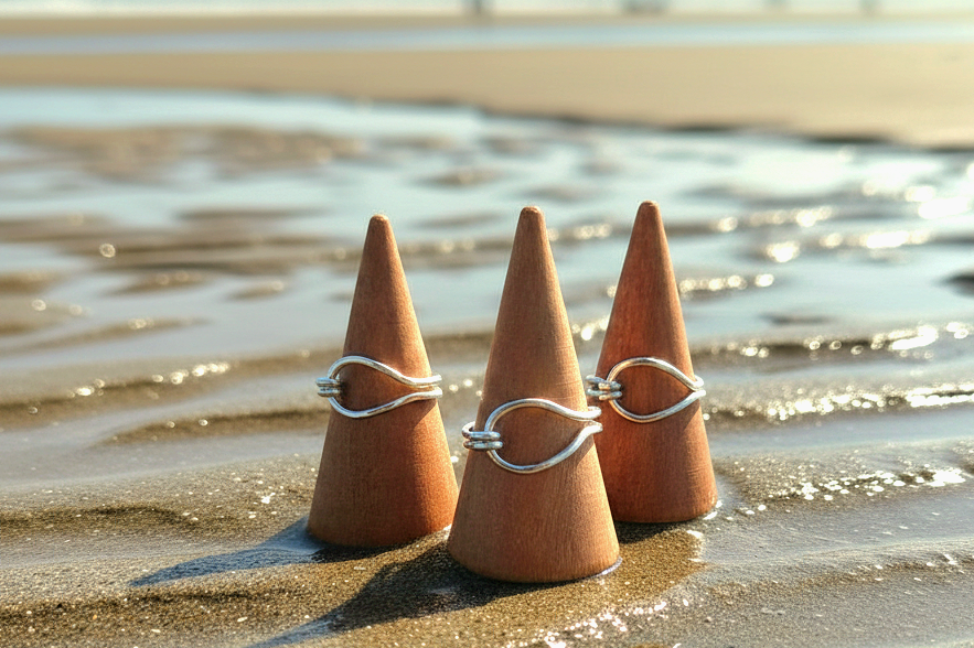The Tides Minimalist Knot Ring