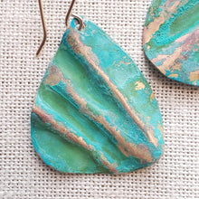 Load image into Gallery viewer, Scalloped Ocean Green Patina Earring Brass
