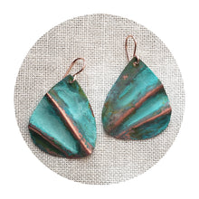 Load image into Gallery viewer, Scalloped Patina Earring Copper
