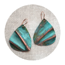 Load image into Gallery viewer, Scalloped Ocean Green Patina Earring Copper
