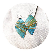 Load image into Gallery viewer, Scalloped Ocean Green Patina Earring Copper
