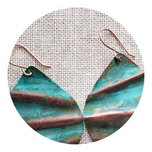 Load image into Gallery viewer, Scalloped Ocean Green Patina Earring Copper
