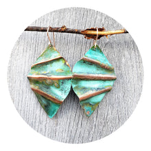 Load image into Gallery viewer, Scalloped Ocean Green Patina Earring Copper
